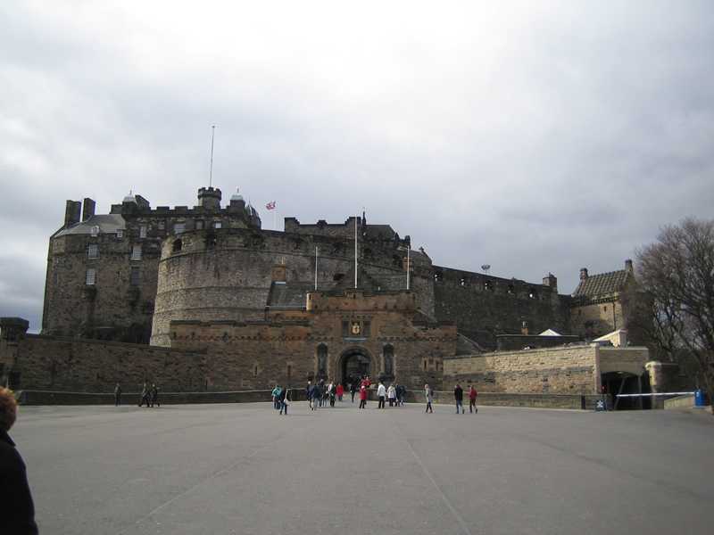 Edinburgh Castle, qui surplombe toute la ville.